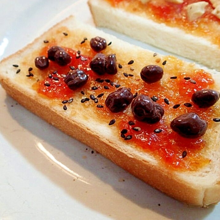 トマトジャムと麦チョコと黒ごまのトースト